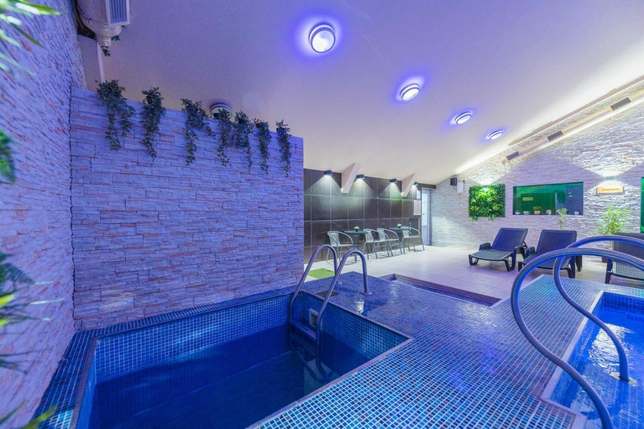 Oazis Wellness Panzio Hotel Szigetszentmiklós Екстериор снимка