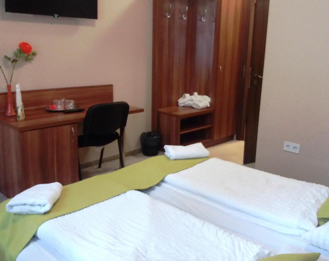 Oazis Wellness Panzio Hotel Szigetszentmiklós Екстериор снимка